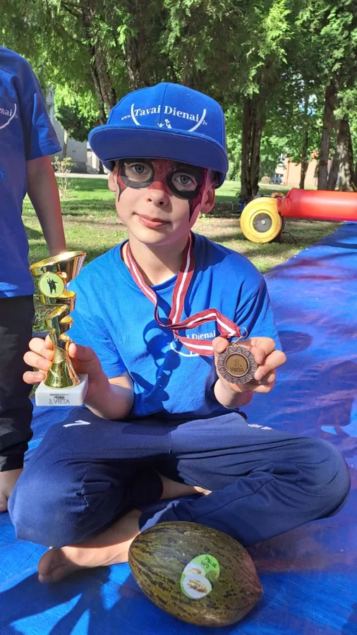 Frīsbijs mums "atnesa" kausu un medaļas par 3. vietu
