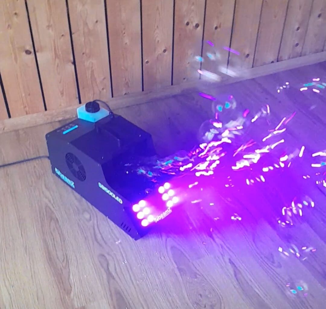 Burbuļu un dūmu mašīna ar LED apgaismojumu